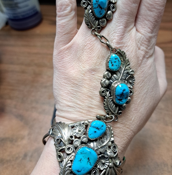 SOLD! Beautiful Harry B Yazzie Vintage Sterling Turquoise Slave Cuff - Picture 4 of 6